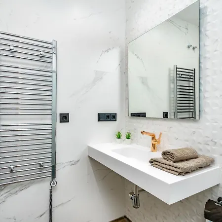 Apartment Lola-2 *
